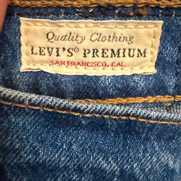 ✨ Levi’s Premium Ribcage Straight Ankle Jeans (Size 32) ✨ - Picture 5 of 7